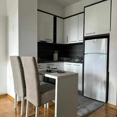 Nova Otoka 2 Apartment